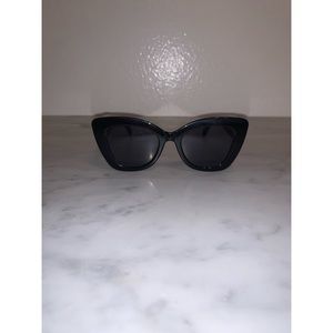 New Urban Outfitters ‘Throwin Shade’ Sunnies